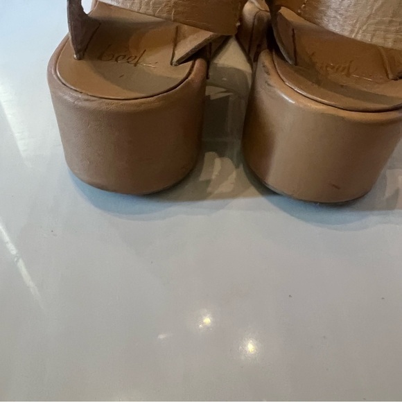 Beak swan platform sandals. - Picture 9 of 9